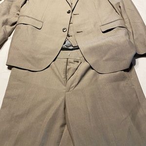 3 piece men’s business suite